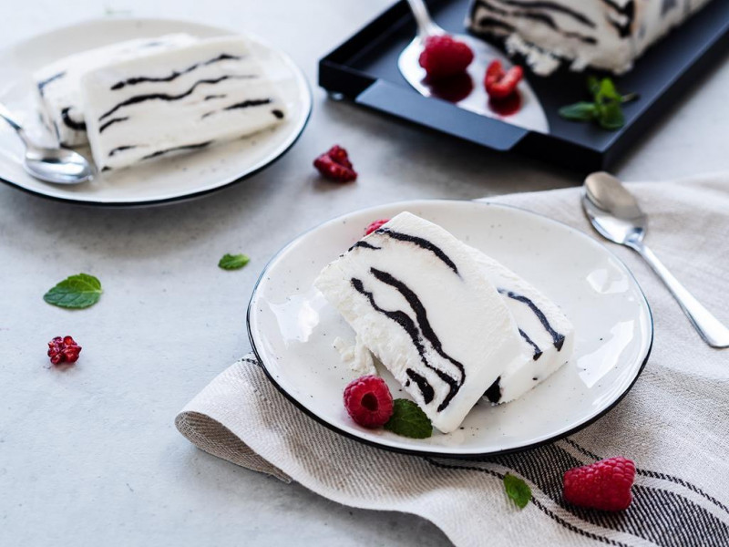 Lody z wiórkami kokosowymi i kokosem