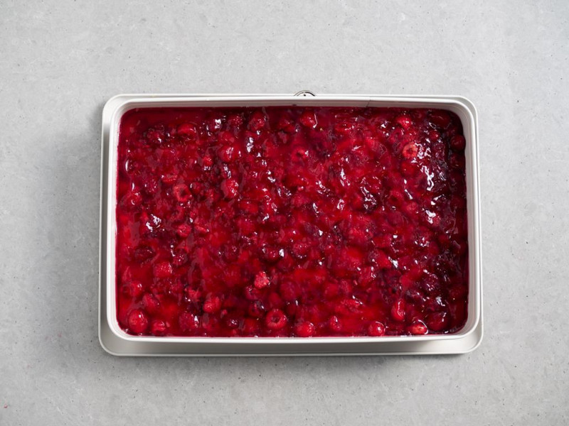 galaretka malinowa z malinami na kruchym spodzie Malinowej Chmurki