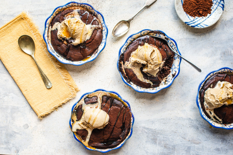 pudding czekoladowy z piwem i lodami