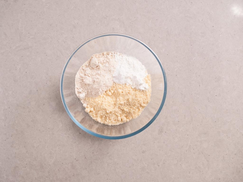 mąka owsiana bezglutenowa, mąka migdałowa, soda Dr. Oetkera, skrobia ziemniaczana