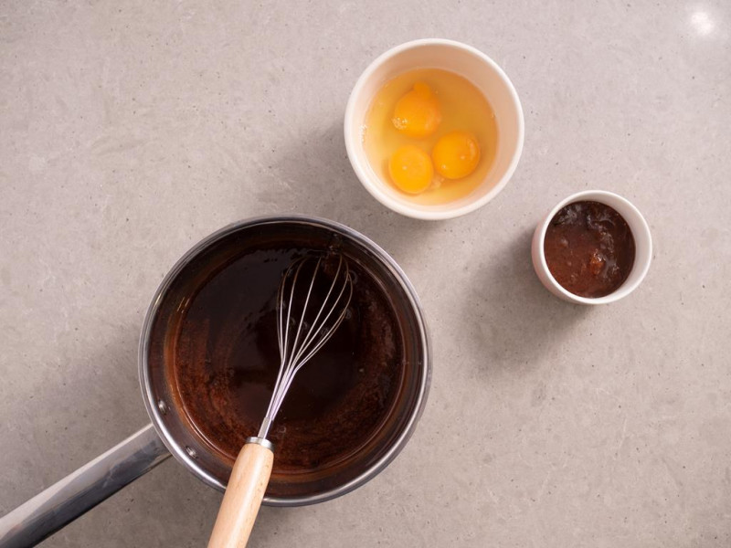 masa piernikowa, powidła śliwkowe, jajka