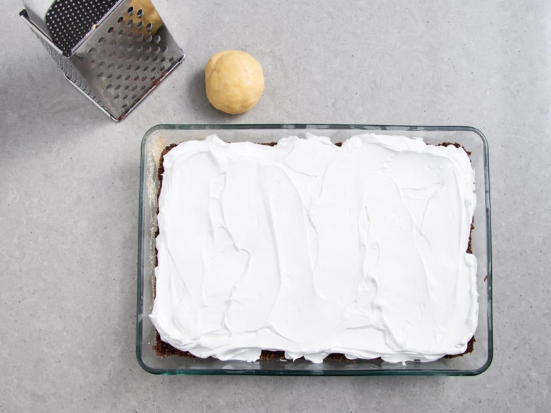 bezowa pianka na cieście