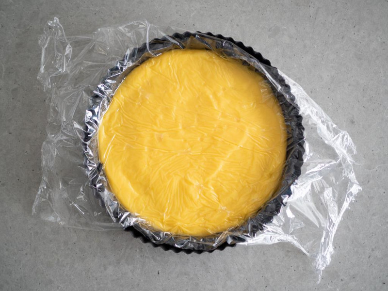 Krem cytrynowy (lemon curd) przełożony na spód do tarty