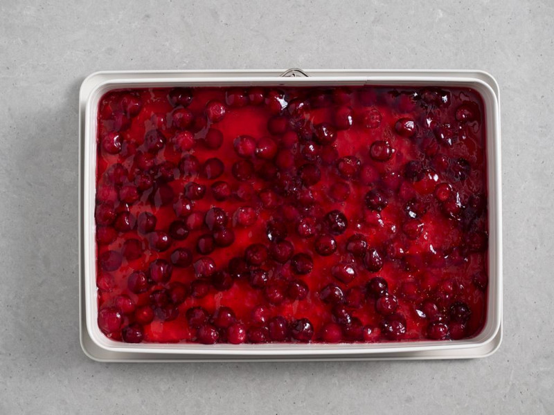 galaretka malinowa z malinami na kruchym spodzie