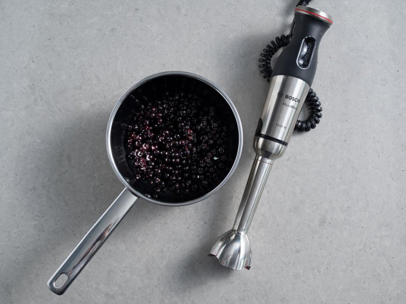 czarne porzeczki, blender ręczny Bosch MaxoMixx  MS8CM61X1