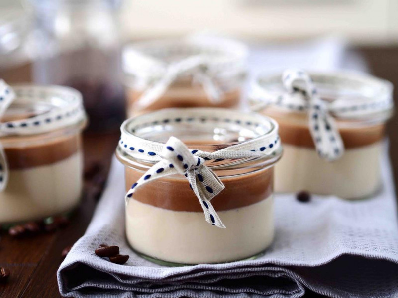 kawowa panna cotta w słoiczku
