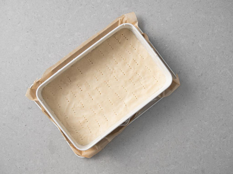 Wegańskie ciasto kruche przed upieczeniem.