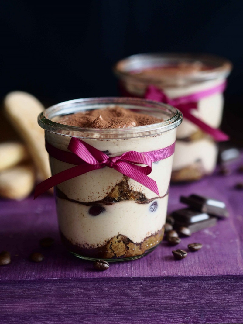 Czekoladowe tiramisu z wiśniami i mascarpone