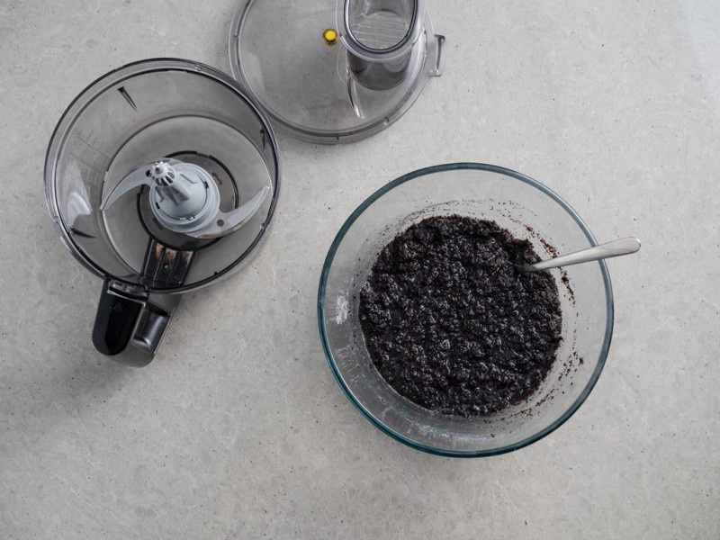 masa makowa z masłem, miodem, cukrem i cukrem z wanilią Dr. Oetkera