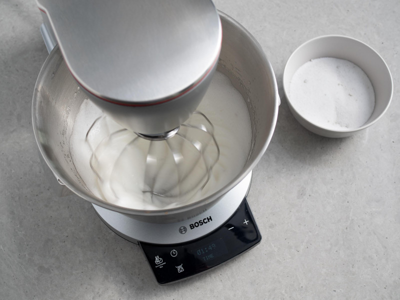 piana z białek, cukier z cukrem z wanilią, robot kuchenny bosch OptiMUM MUM9BX5S65