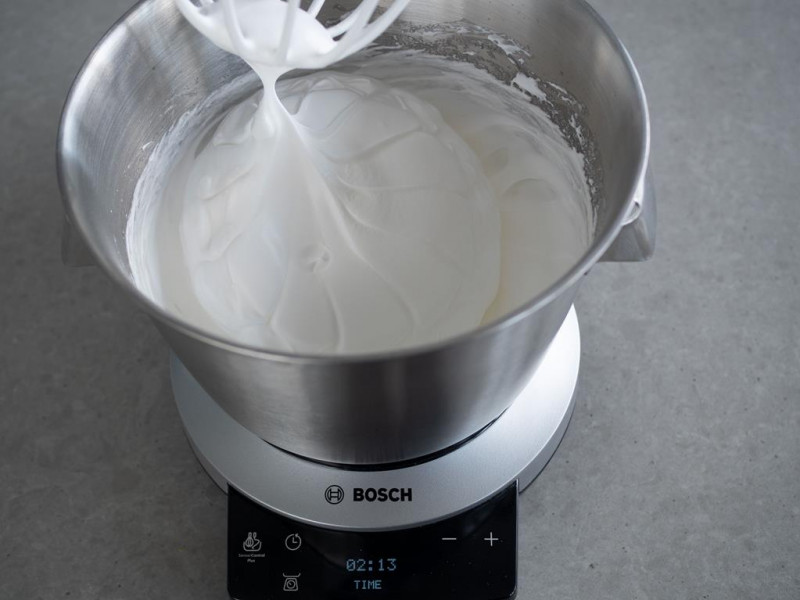 w misie robota kuchennego bosch ubite białka na bezę