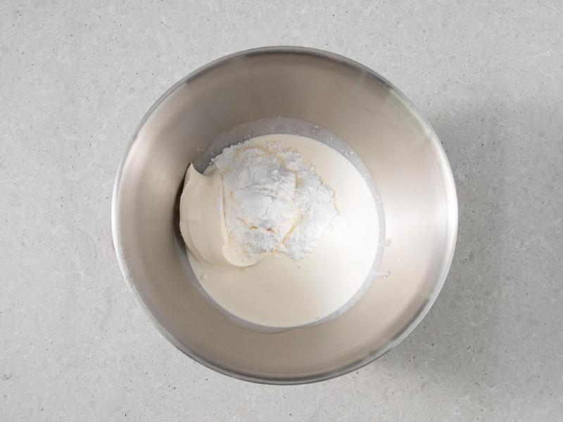 serek mascarpone, śmietanka 30% i cukier puder w misie robota kuchennego