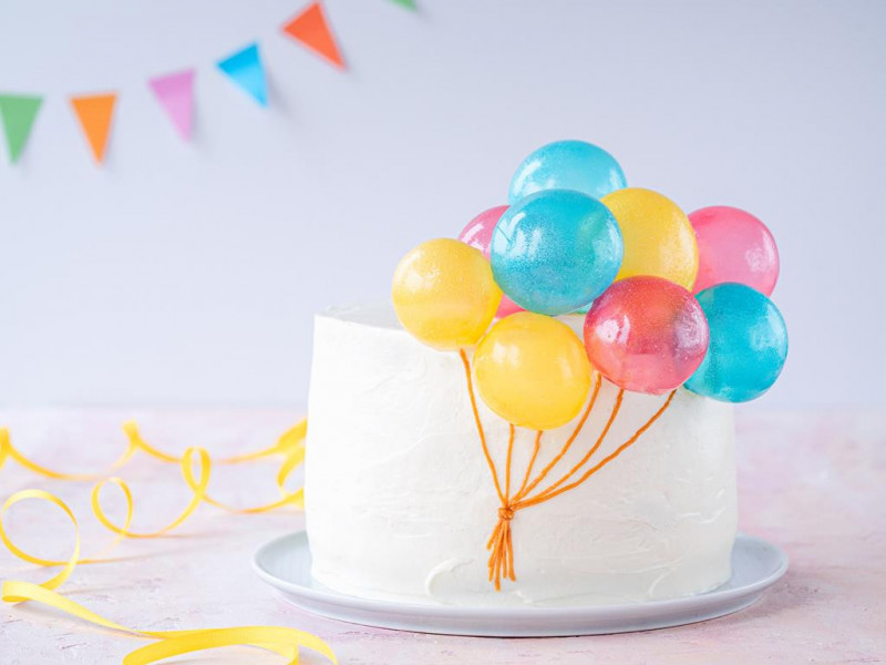 Tort czekoladowo-śmietankowy z balonikami i kremem mascarpone