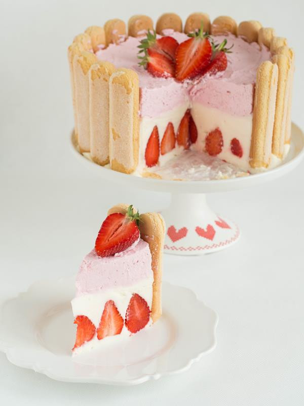 Charlotte z truskawkami