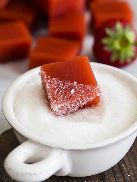 Truskawkowe galaretki w cukrze