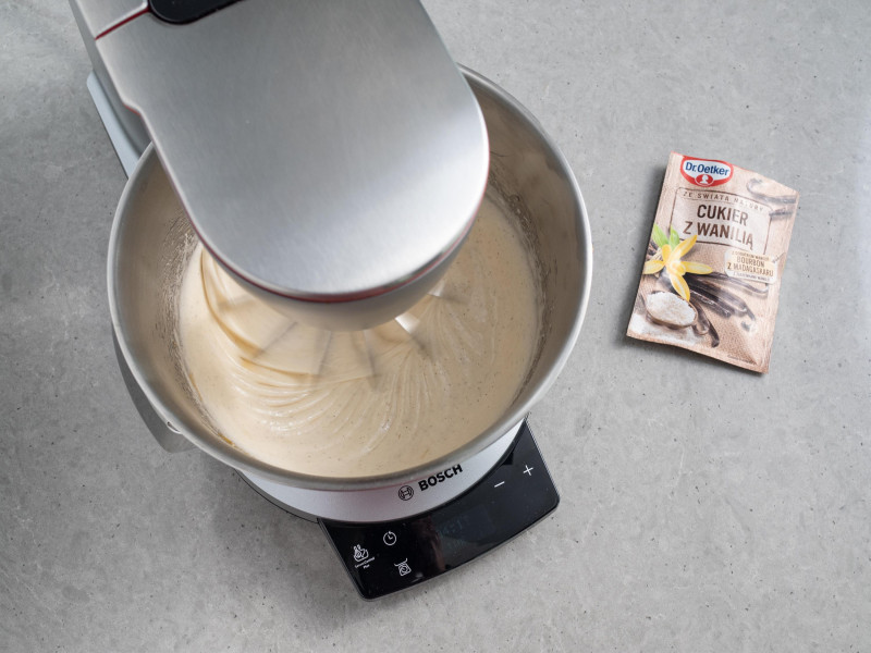 jajka ubite z cukrem i cukrem z wanilią Dr. Oetkera, robot kuchenny Bosch OptiMUM MUM9BX5S65