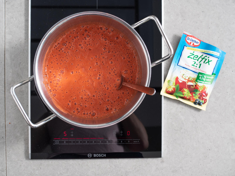 zmiksowane truskawki z rabarbarem, żelfix 2:1 Dr. Oetkera