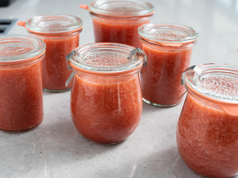 dżem truskawkowy z rabarbarem w słoiczkach