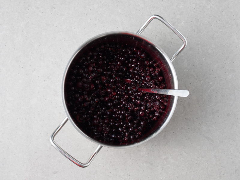 Zagotowane owoce z żelfixem.