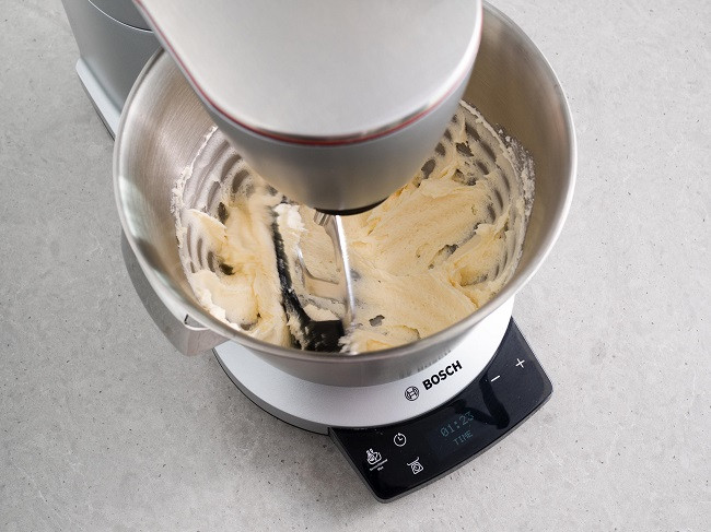 Miksowanie kremu maślanego