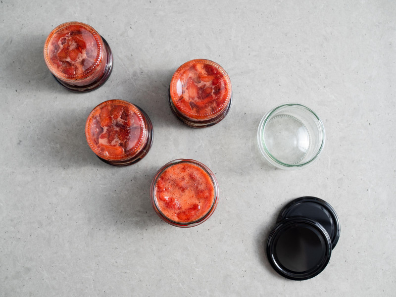 dżem truskawkowy z balsamico i pieprzem cytrynowym w słoiczkach