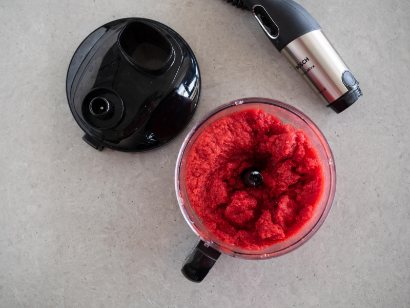 zamrożona masa truskawkowa zblendowana na sorbet