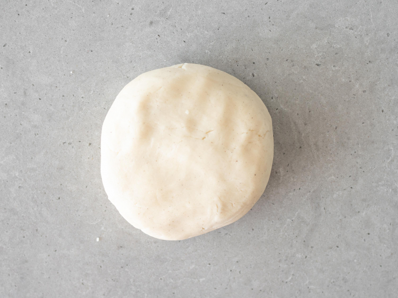 Zagniecione wegańskie ciasto kruche.