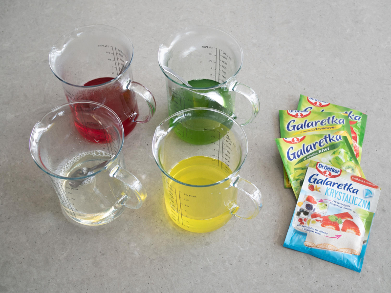 rozpuszczanie galaretki Dr. Oetkera do śmietanowca