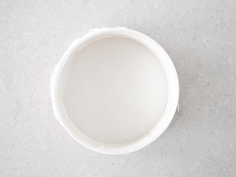 Okrągła tortownica o średnicy 20 cm Dr. Oetker z serii Retro.