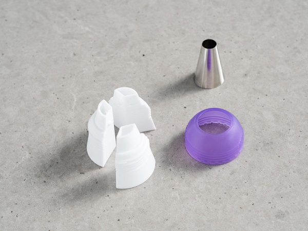 Potrójny adapter z nakrętką i tylka obok