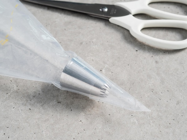 Tylka w rękawie cukierniczym Wilton