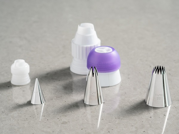 Tylki małe i średnie i adaptery małe i duże marki Wilton