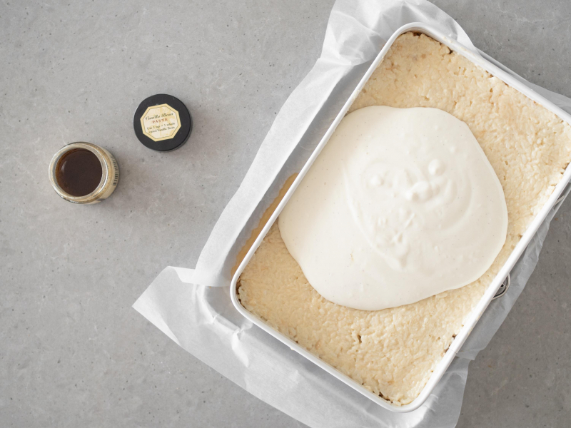 Jogurt rozłożony na ryżu.