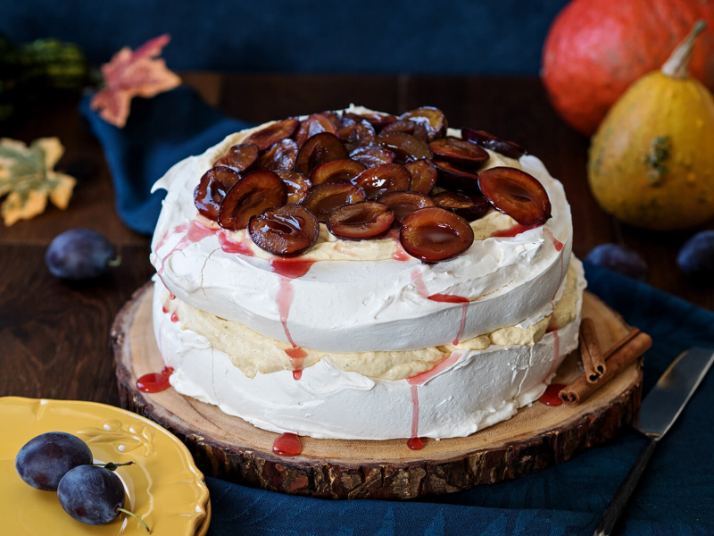 Beza z kremem dyniowym i pieczonymi śliwkami - wszystkiego słodkiego