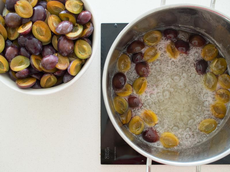 Smażenie konfitury w syropie