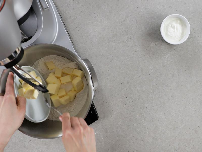 w misie robota kuchennego bosch składniki na kruchy spód ciasta