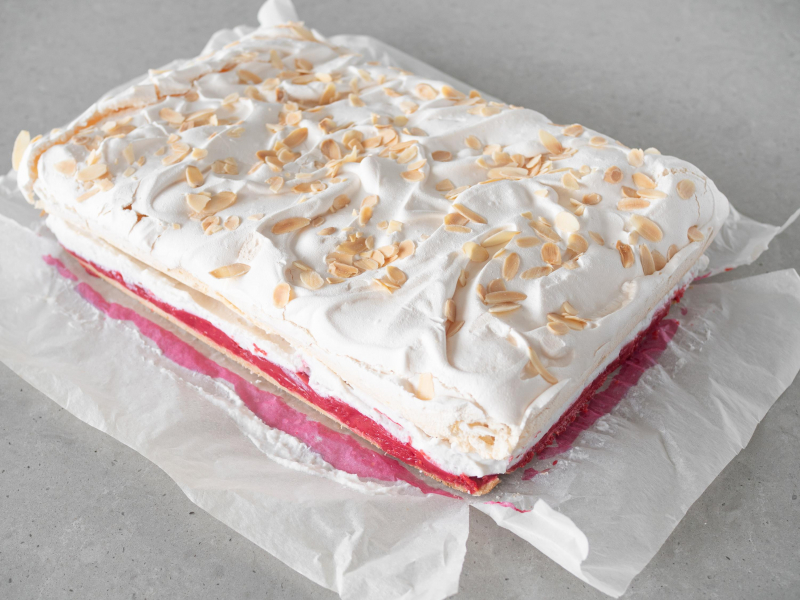 Gotowa malinowa chmurka wega艅ska.