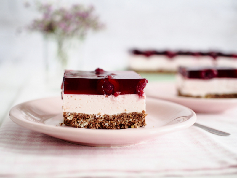 ciasto Filadelfia z wiśniami, galaretką wiśniową, masą śmietankowo-jogurtową i spodem z sucharków i nutelli - wszystkiego słodkiego