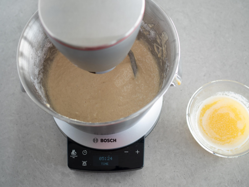 ciasto drożdżowe, rozpuszczone masło, robot kuchenny bosch OptiMUM MUM9BX5S65