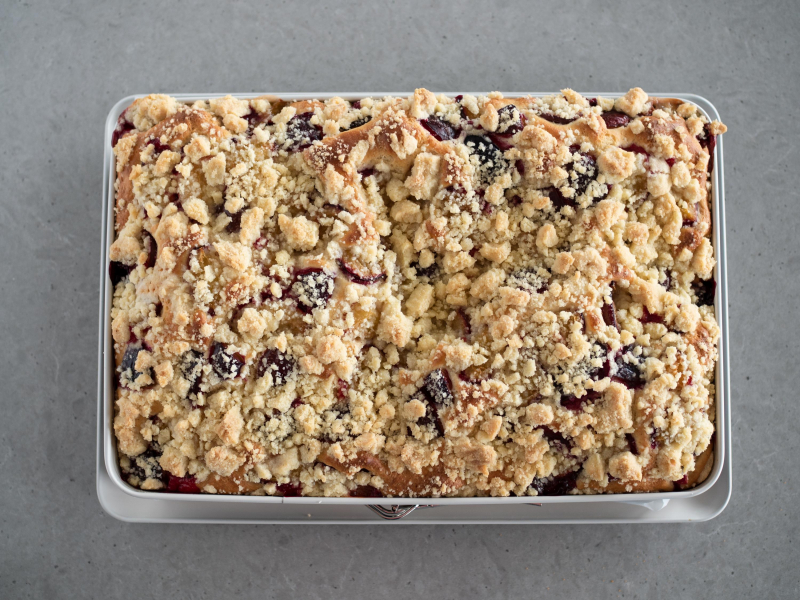 drożdżówka ze śliwkami i kruszonką