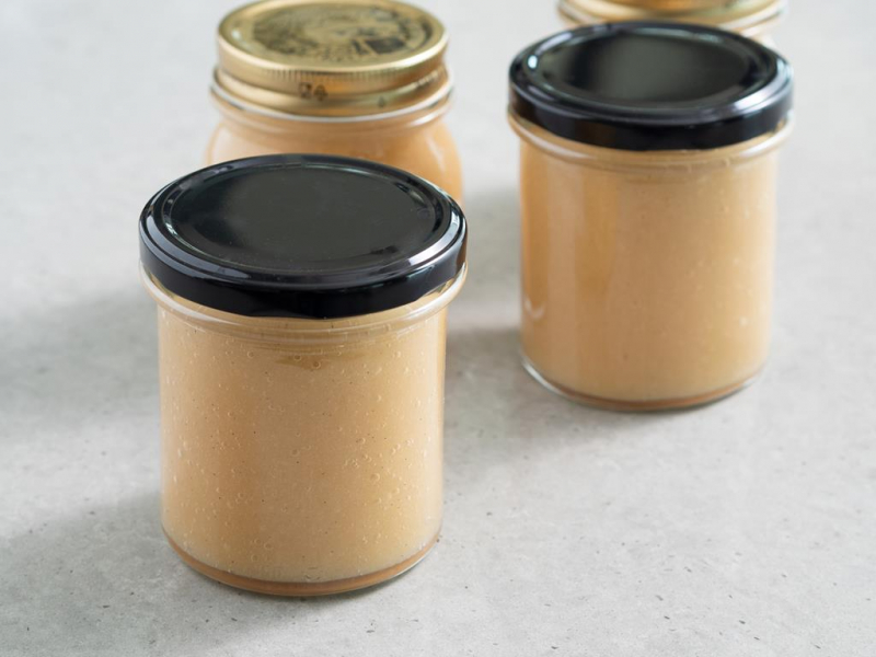 mus jabłkowy w słoikach