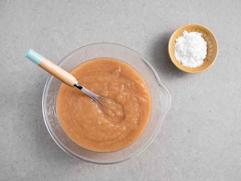 mus jabłkowy z cynamonem Dr. Oetkera i skrobią ziemniaczaną