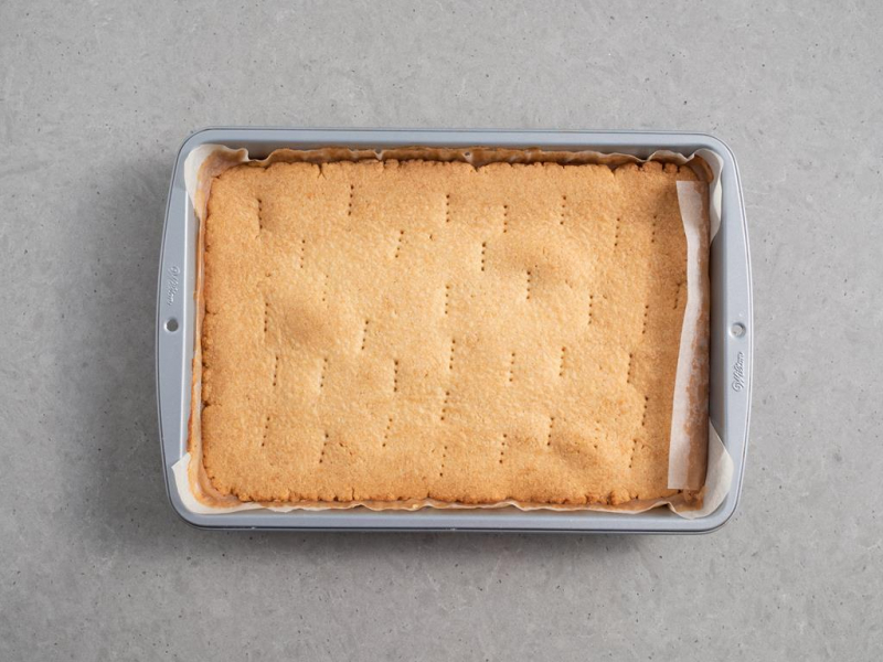 upieczone ciasto z musem jabłkowym