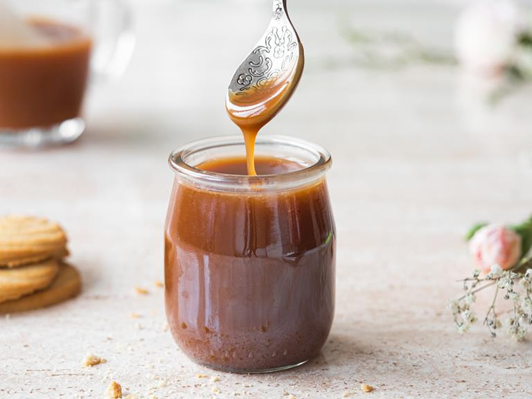 Sos karmelowy do gofrów i innych deserów w słoiczku - Wszystkiego Słodkiego