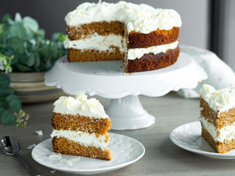 Tort kokosowy z białą czekoladą nasączony likierem kokosowym - Wszystkiego Słodkiego