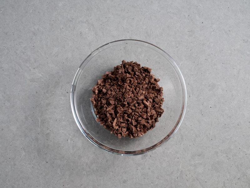 gorzka czekolada pokrojona na kawałki