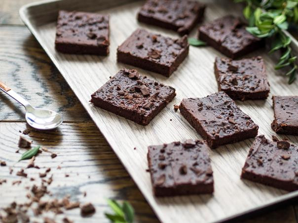 Brownie z fasoli pokrojone na kawałki - Wszystkiego Słodkiego