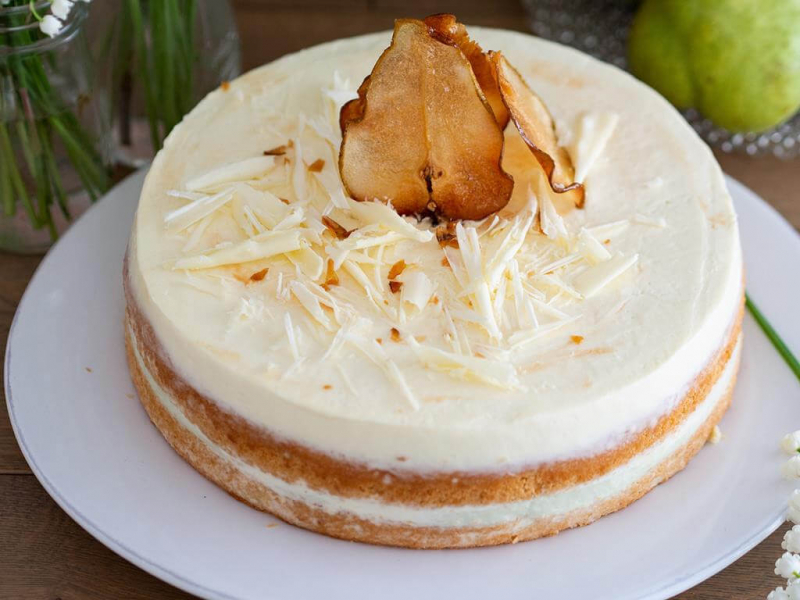 torcik gruszkowy z białą czekoladą przełożony kremem z musem gruszkowym i mascarpone - wszystkiego słodkiego