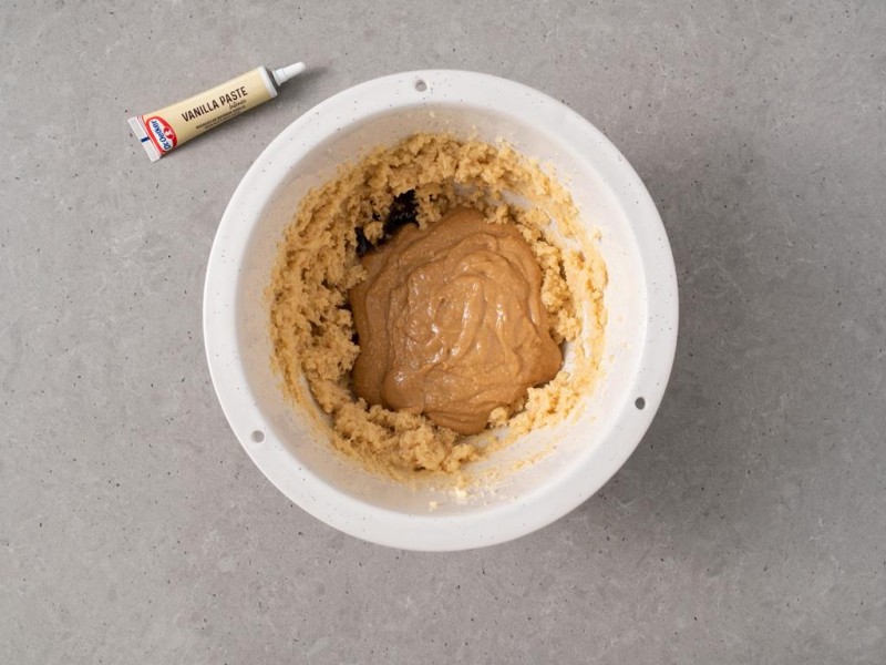 masa maślana z masłem orzechowym i pastą waniliową Dr. Oetkera