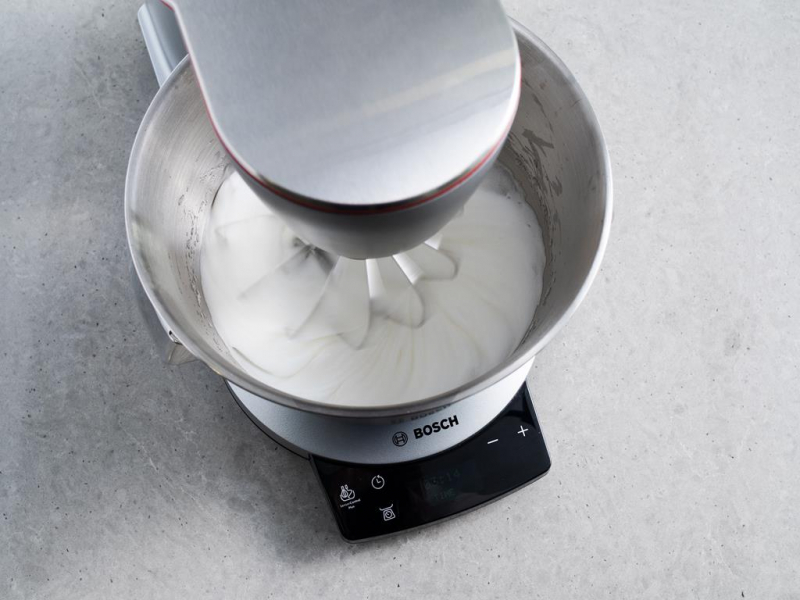 ubita piana z białek w misie robota kuchennego bosch do babki z czekoladą